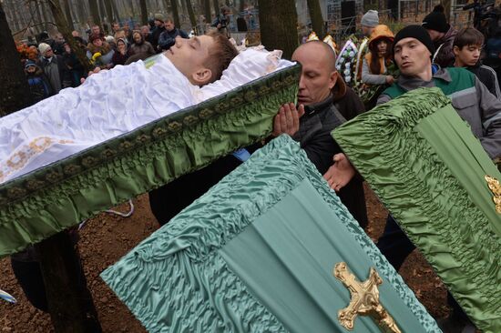 Mourning ceremony for chidren killed in Donetsk