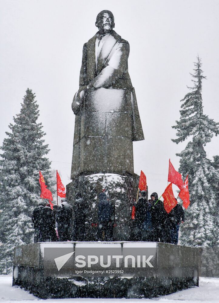 1917 revolution anniversary demonstrations across Russia