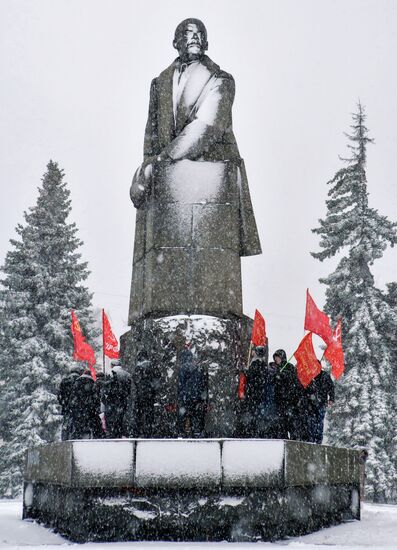 1917 revolution anniversary demonstrations across Russia