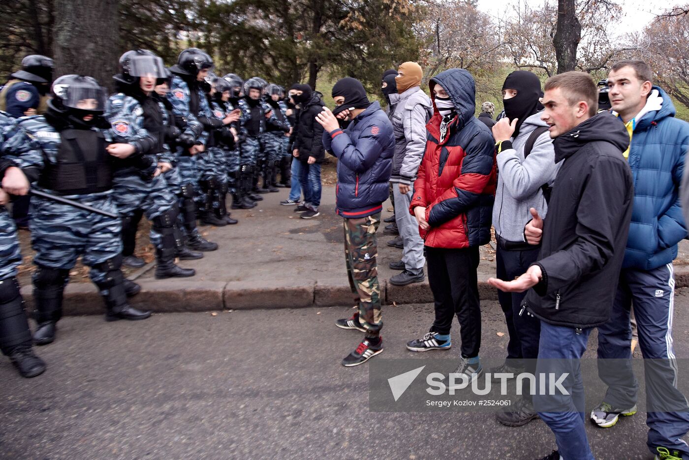 Confrontation between Right Sector activists and supporters of Ukraine's Communist Party in Kharkiv