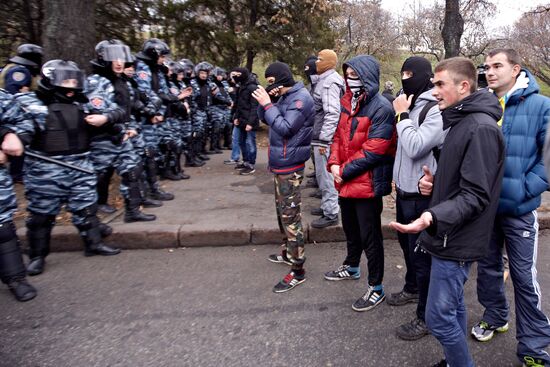 Confrontation between Right Sector activists and supporters of Ukraine's Communist Party in Kharkiv