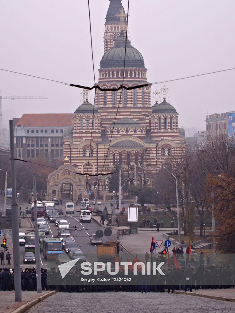 Confrontation between Right Sector activists and supporters of Ukraine's Communist Party in Kharkiv