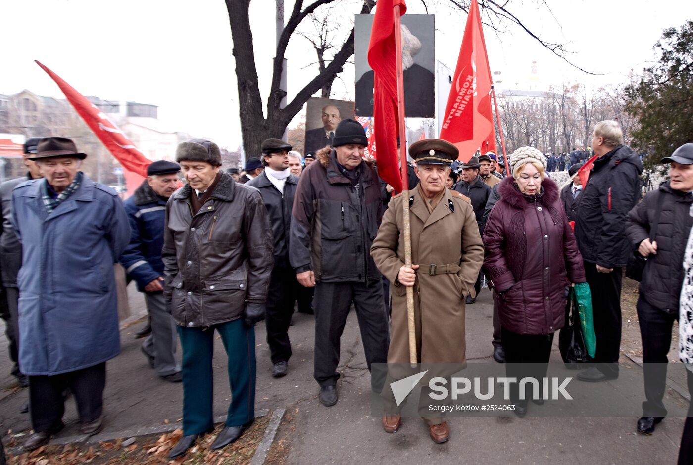 Confrontation between Right Sector activists and supporters of Ukraine's Communist Party in Kharkiv