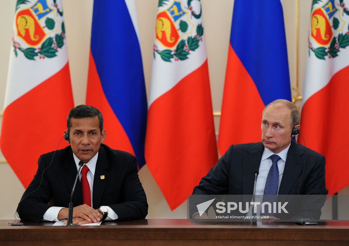 Vladimir Putin meets with Ollanta Humala