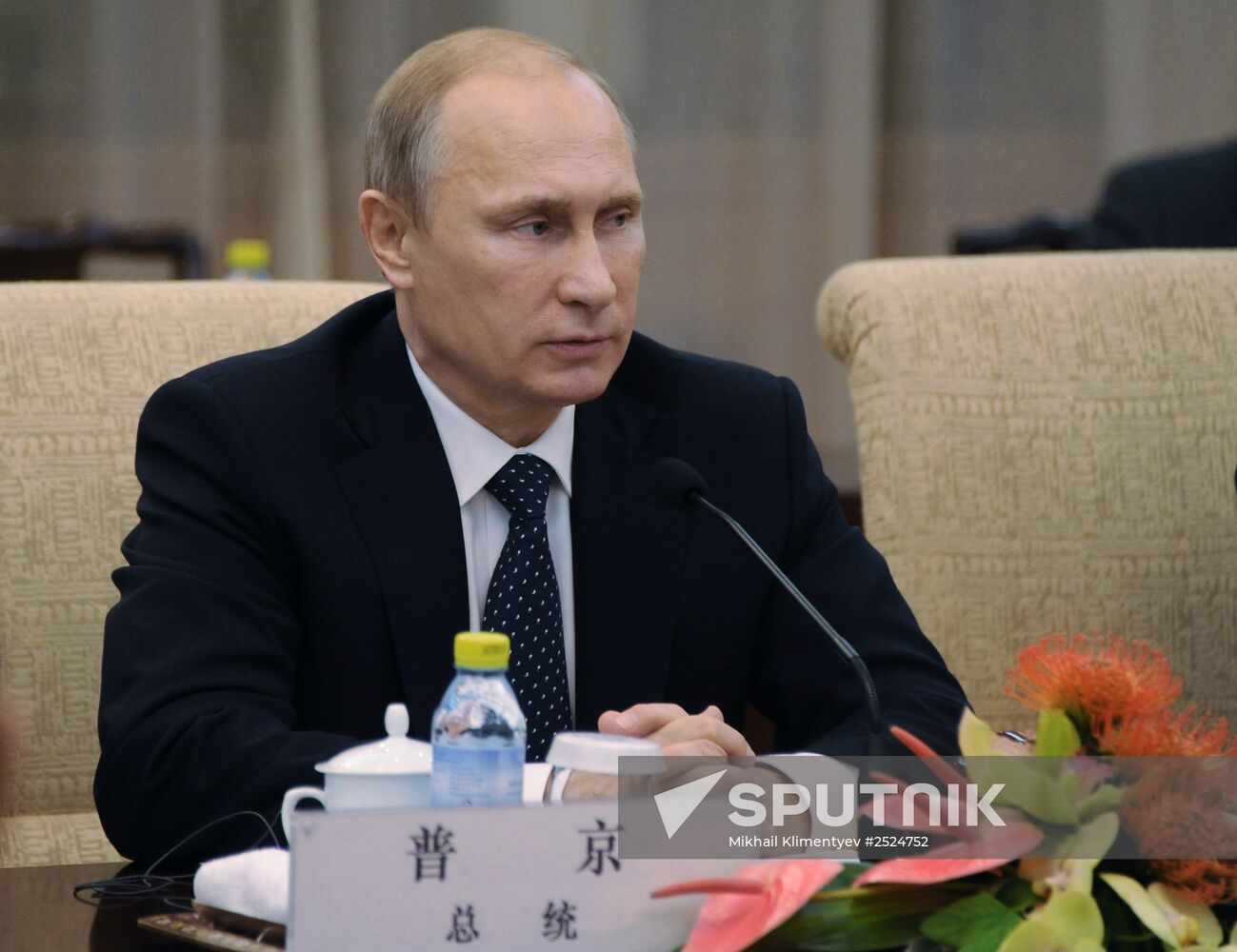 Vladimir Putin visits China