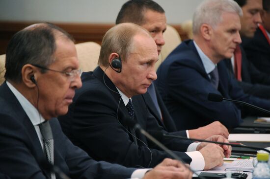 Vladimir Putin visits China