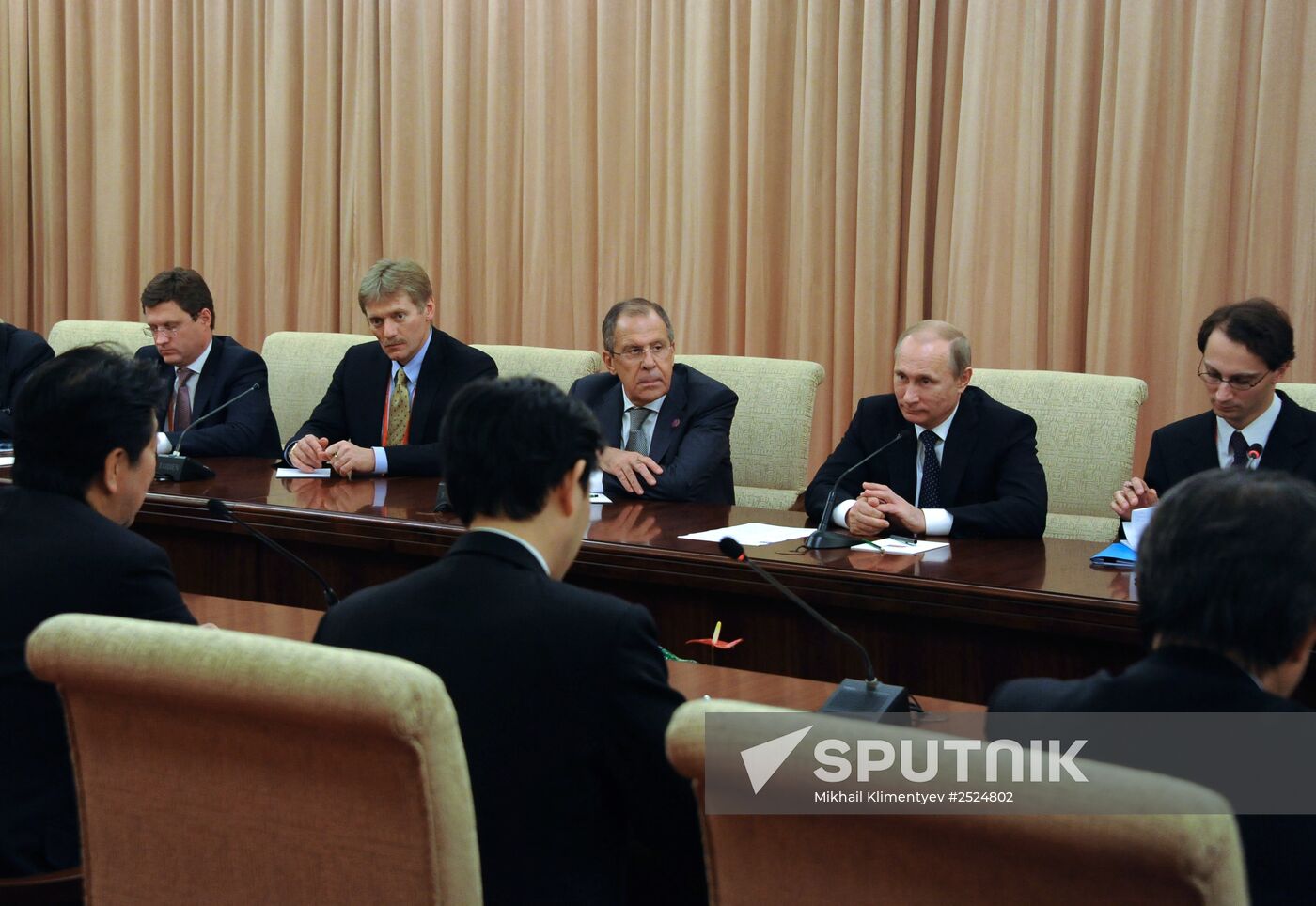 Vladimir Putin visits China