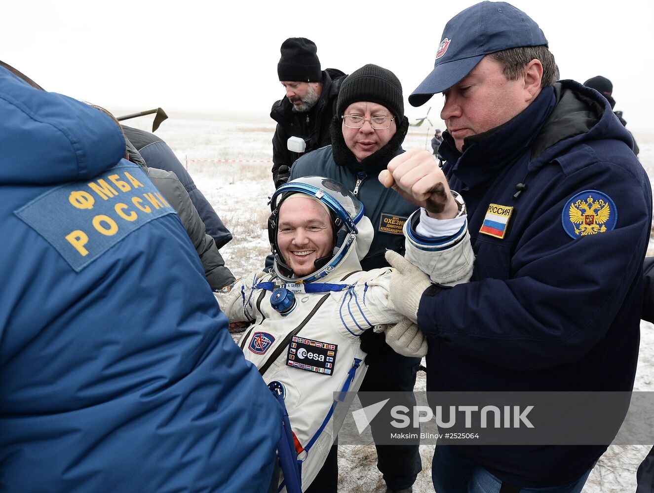 Soyuz TMA-13M lands in Kazakhstan