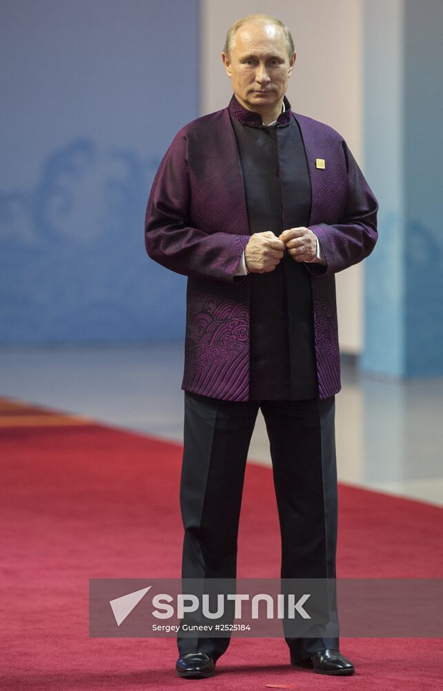 Vladimir Putin visits APEC Economic Leaders' Meeting