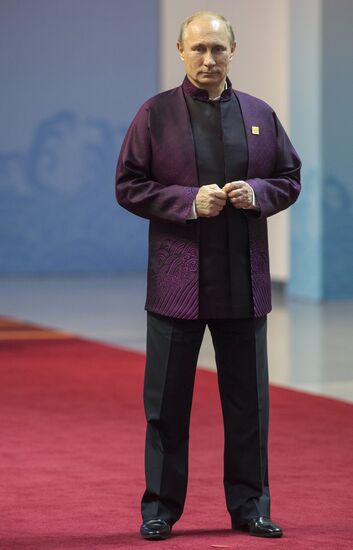 Vladimir Putin visits APEC Economic Leaders' Meeting