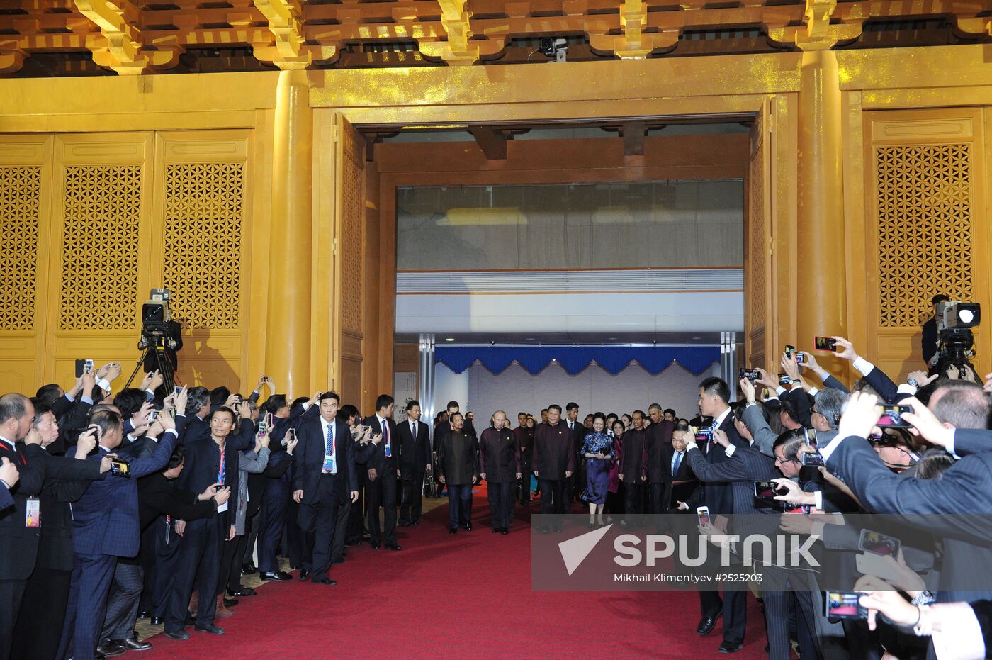 Vladimir Putin visits APEC Economic Leaders' Meeting