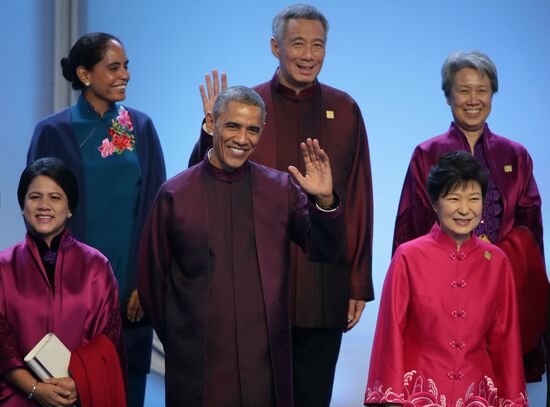Vladimir Putin visits APEC Economic Leaders' Meeting