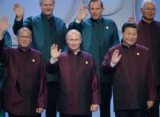 Vladimir Putin visits APEC Economic Leaders' Meeting