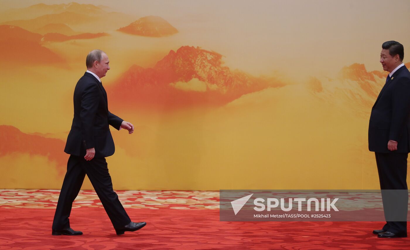 Vladimir Putin attends APEC summit