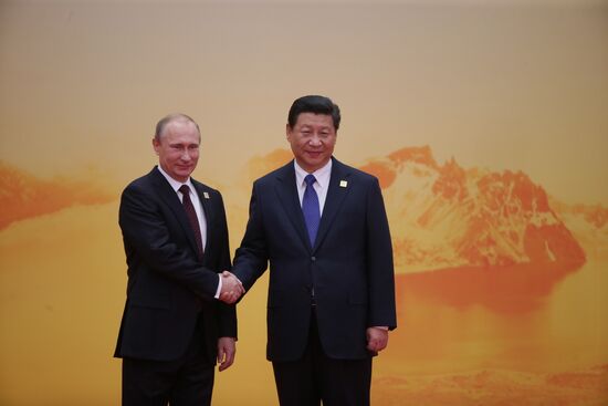 Vladimir Putin attends APEC summit