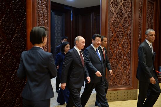 Vladimir Putin attends APEC conference