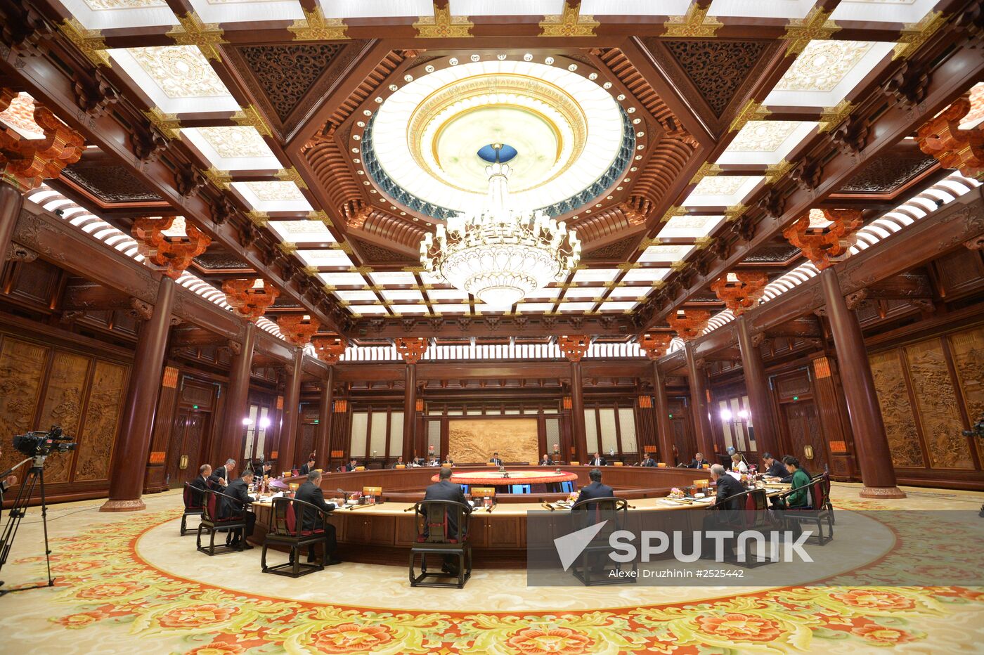 Vladimir Putin attends APEC summit