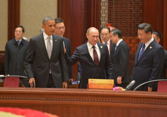 Vladimir Putin attends APEC summit