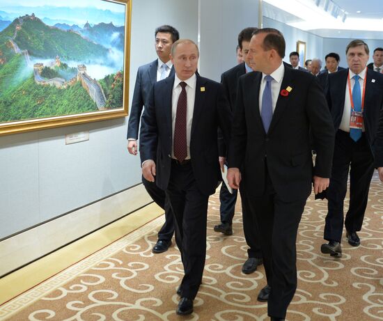 Vladimir Putin attends APEC conference