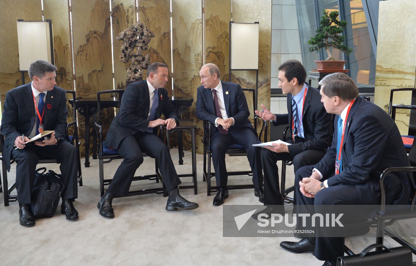Vladimir Putin attends APEC conference