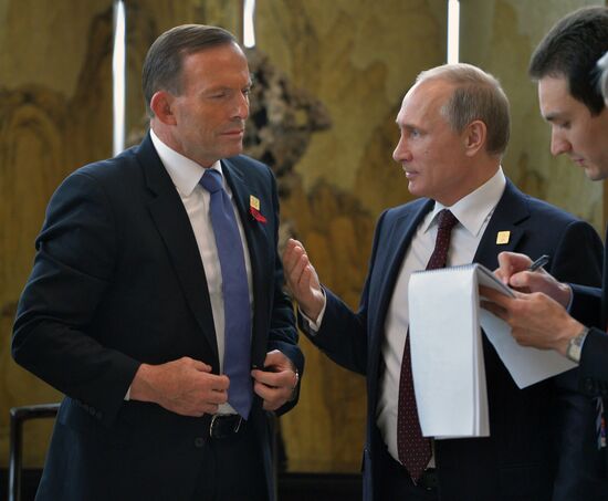 Vladimir Putin attends APEC conference