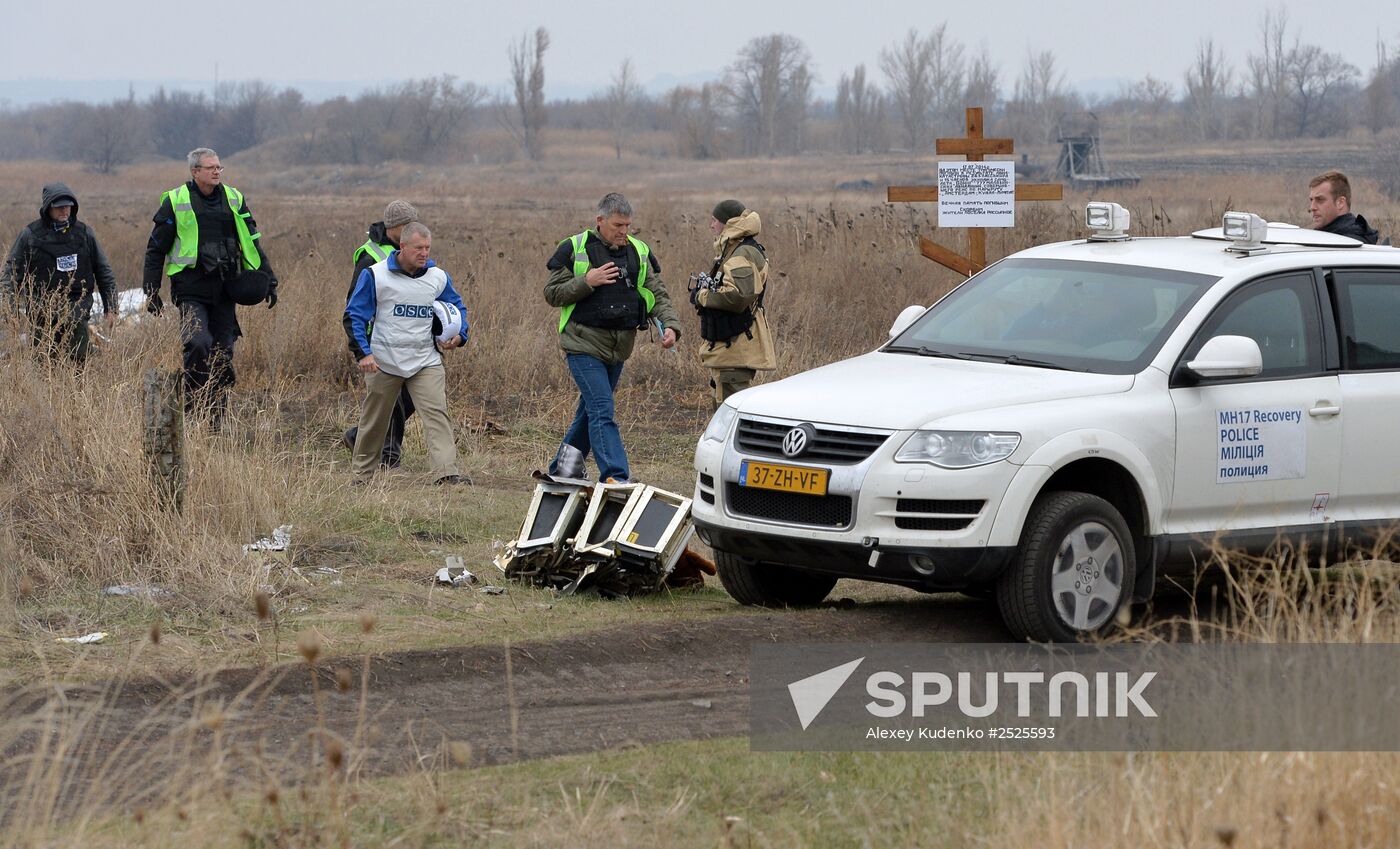 Dutch experts work at Malaysia Airlines Flight MH17 crash site