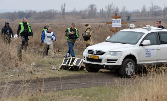 Dutch experts work at Malaysia Airlines Flight MH17 crash site