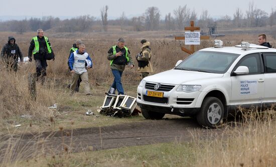 Dutch experts work at Malaysia Airlines Flight MH17 crash site