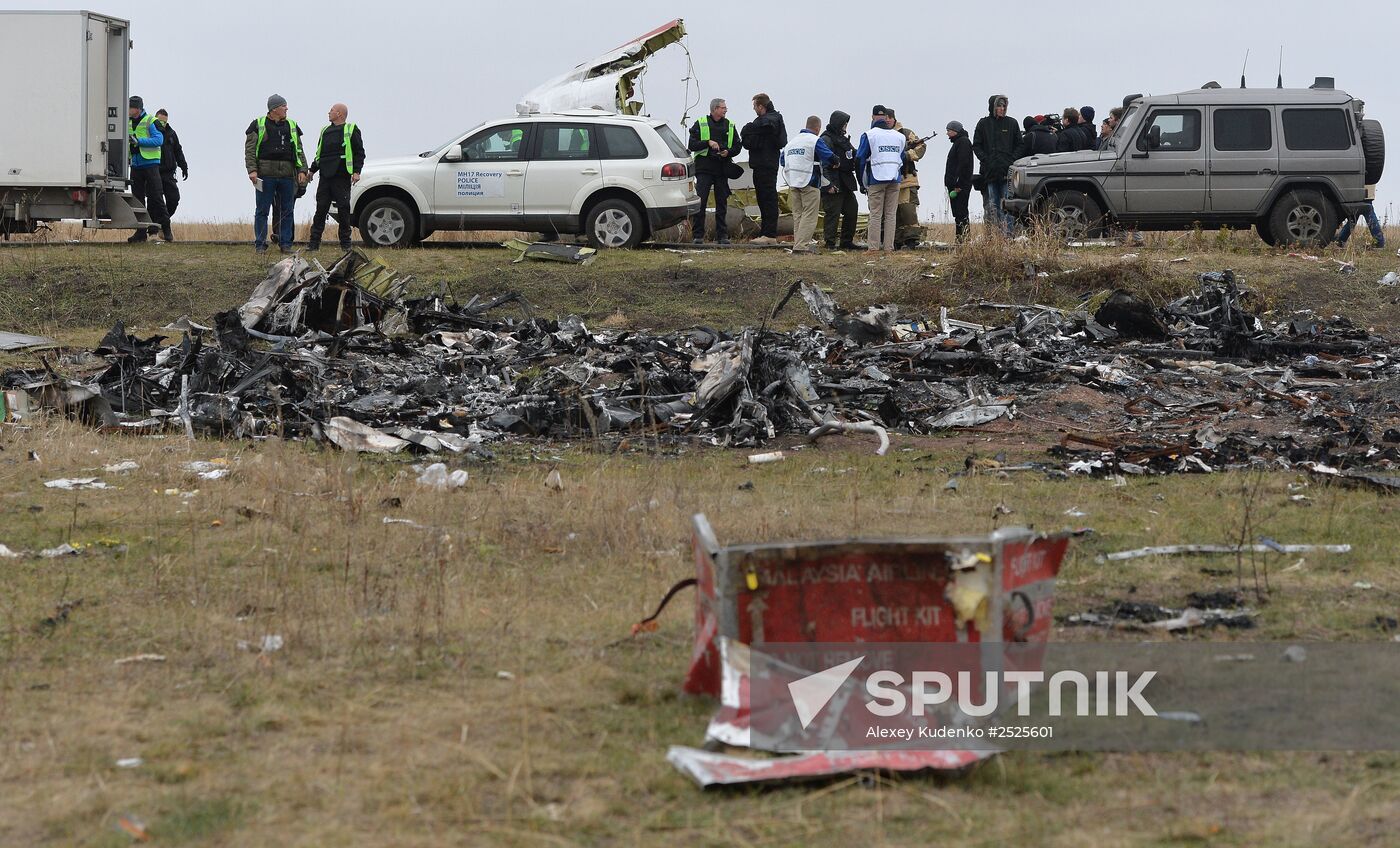Dutch experts work at Malaysia Airlines Flight MH17 crash site