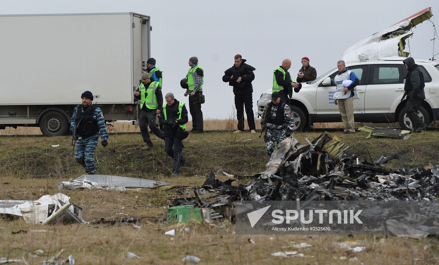 Dutch experts work at Malaysia Airlines Flight MH17 crash site