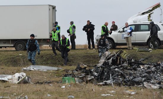 Dutch experts work at Malaysia Airlines Flight MH17 crash site