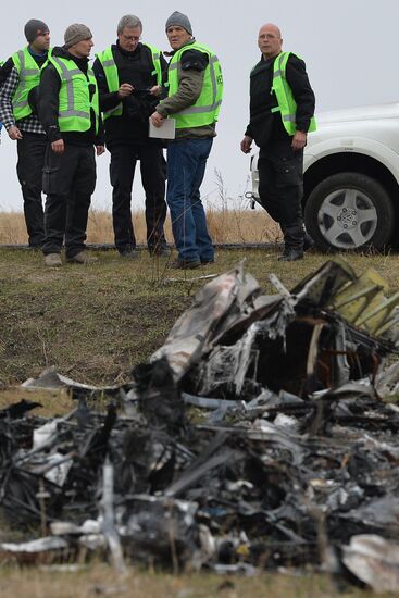 Dutch experts work at Malaysia Airlines Flight MH17 crash site