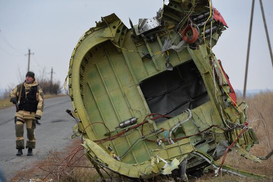 Dutch experts work at Malaysia Airlines Flight MH17 crash site
