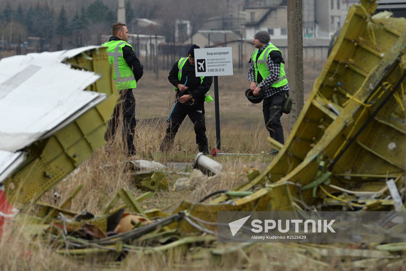 Dutch experts work at Malaysia Airlines Flight MH17 crash site