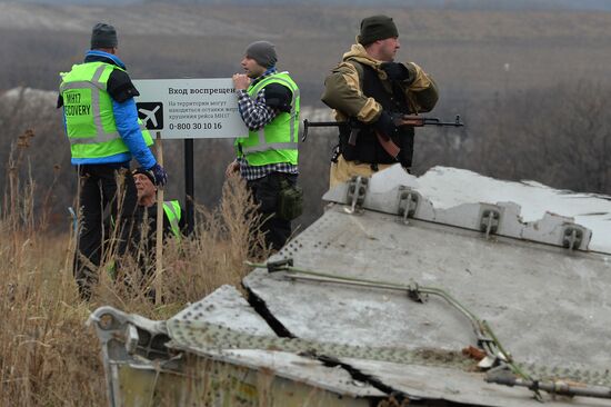 Dutch experts work at Malaysia Airlines Flight MH17 crash site