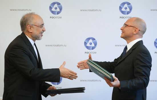 Signing an agreement on the construction of two nuclear power stations in Iran