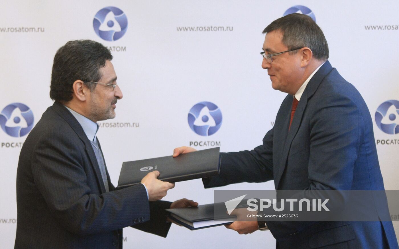 Signing an agreement on the construction of two nuclear power stations in Iran