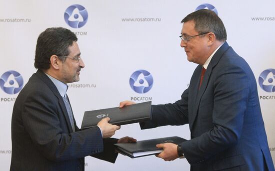 Signing an agreement on the construction of two nuclear power stations in Iran