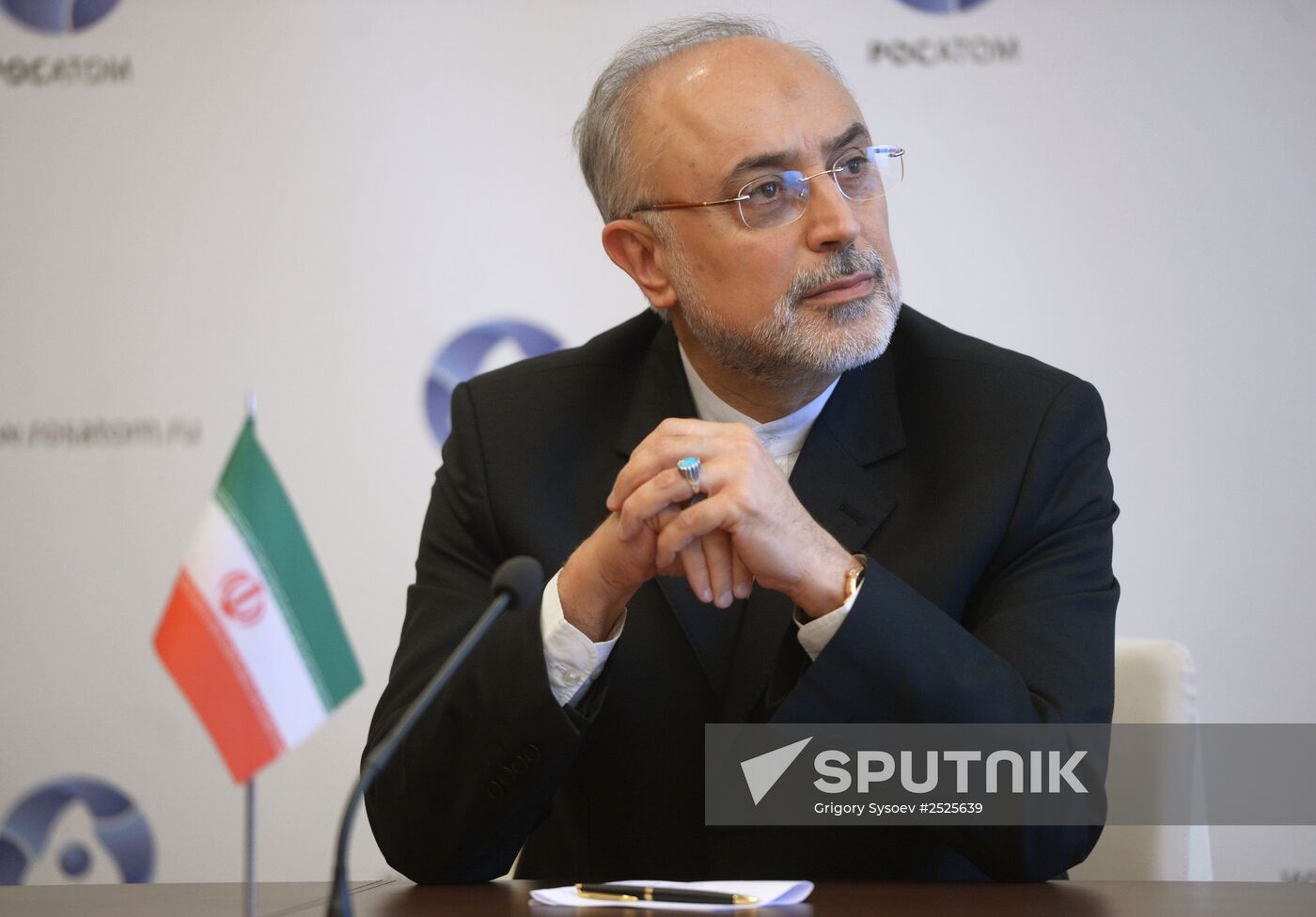 Signing an agreement on the construction of two nuclear power stations in Iran