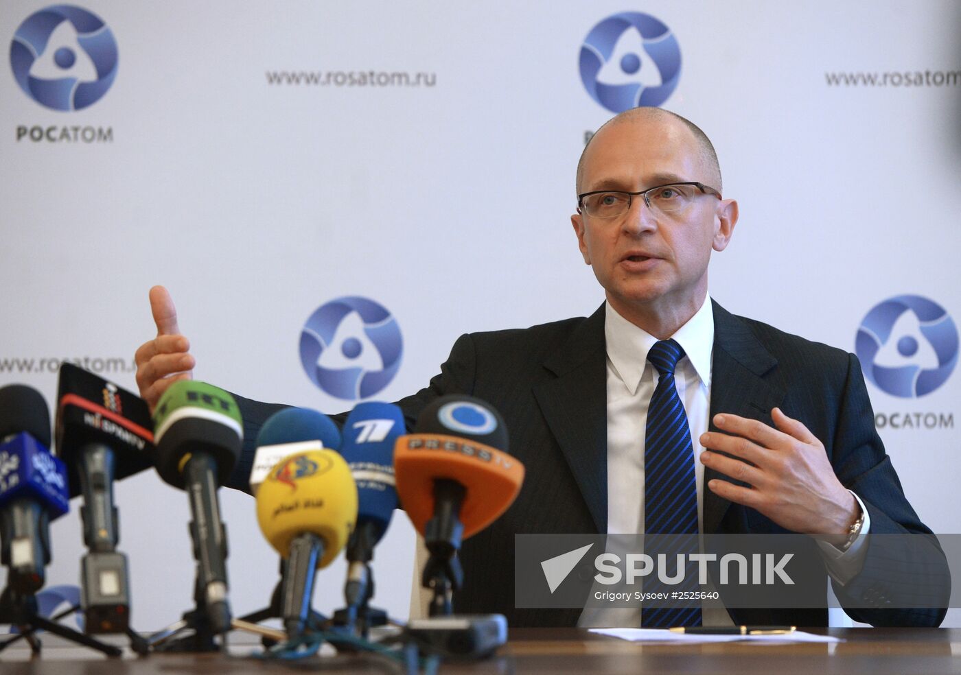 Signing an agreement on the construction of two nuclear power stations in Iran