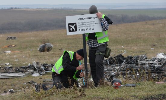 Dutch experts work at Malaysia Airlines Flight MH17 crash site