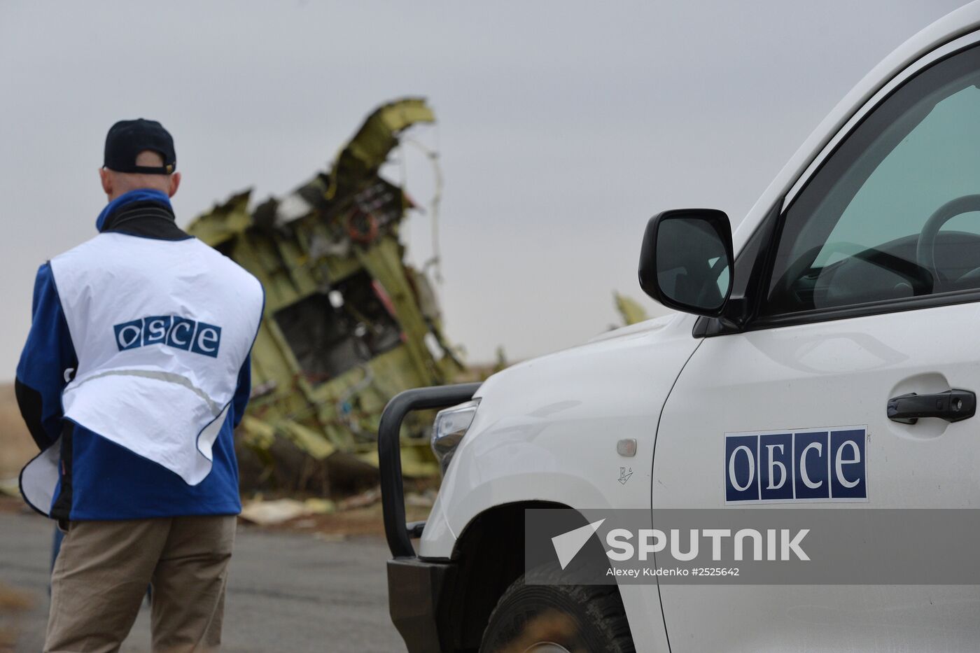 Dutch experts work at Malaysia Airlines Flight MH17 crash site