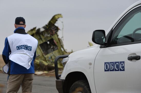 Dutch experts work at Malaysia Airlines Flight MH17 crash site