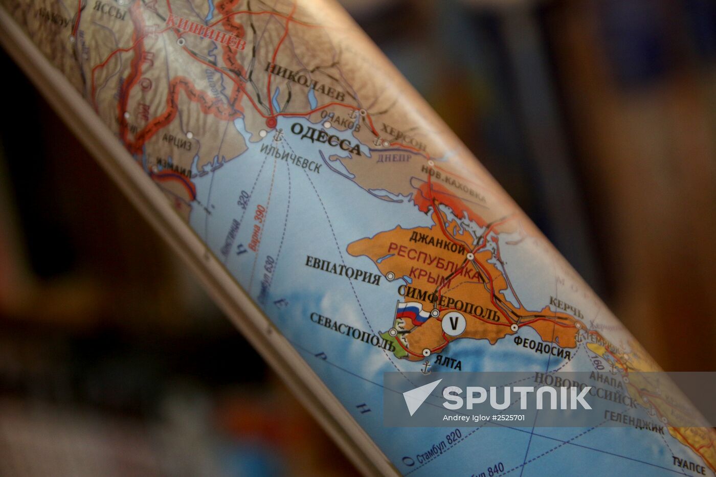 Political maps showing Crimea as part of Russian Federation now on sale in Simferopol