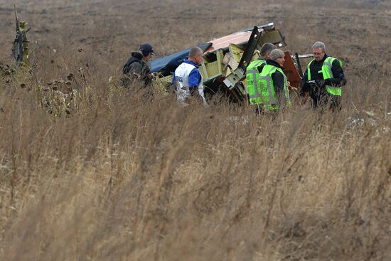 Dutch experts work at Malaysia Airlines Flight MH17 crash site