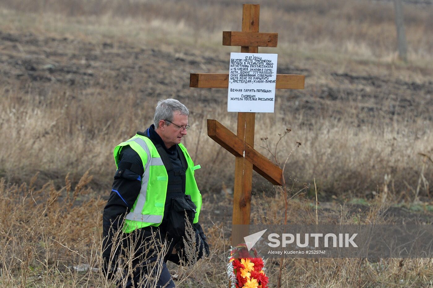 Dutch experts on Malaysian Boeing crash site
