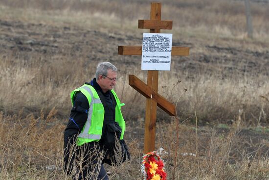 Dutch experts on Malaysian Boeing crash site