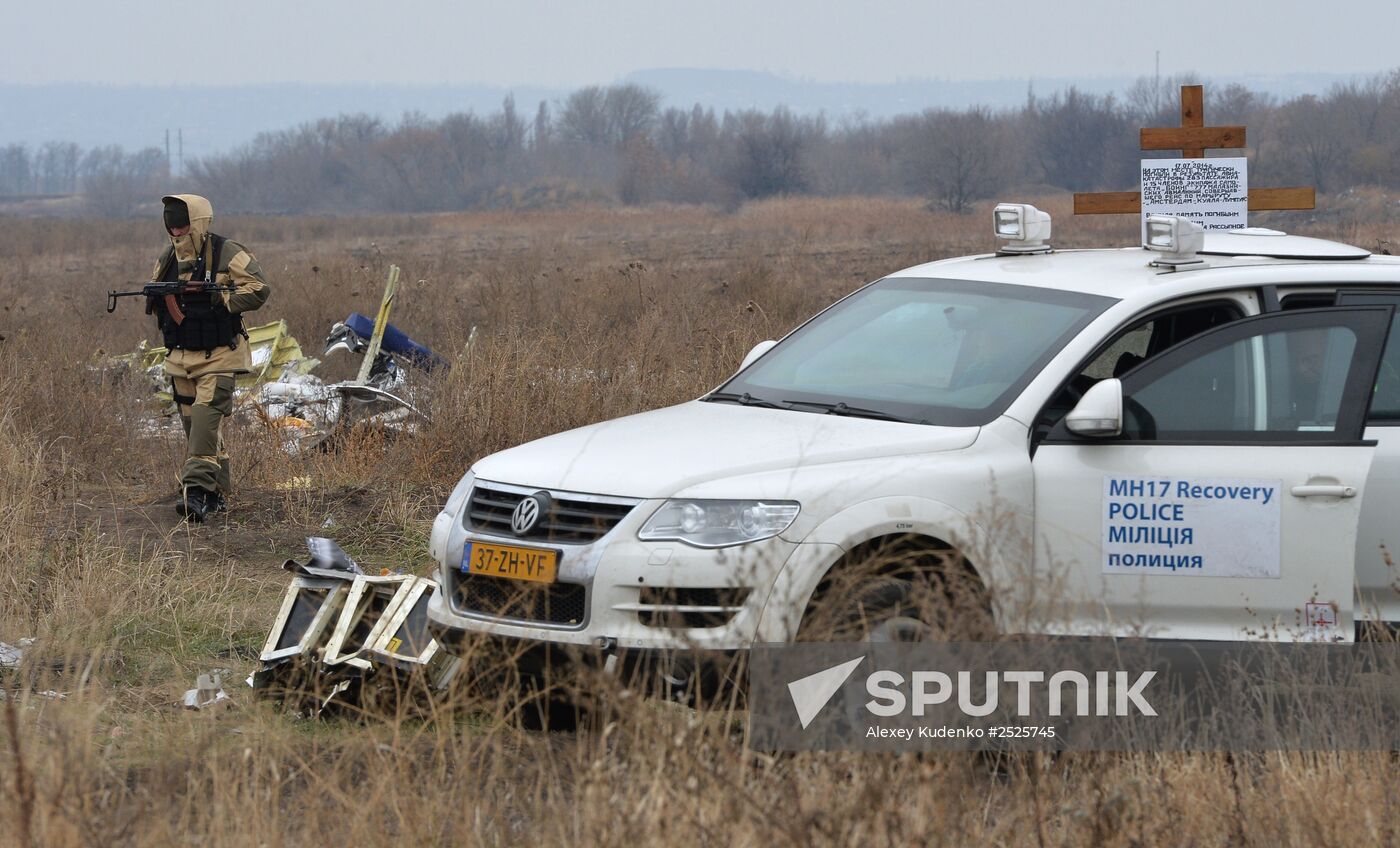Dutch experts on Malaysian Boeing crash site