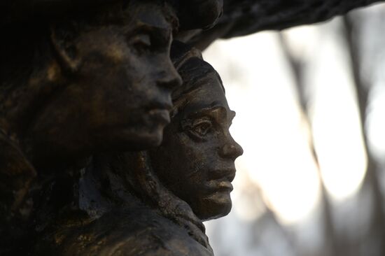 Memorial to war children working on homefront unveiled in Yekaterinburg