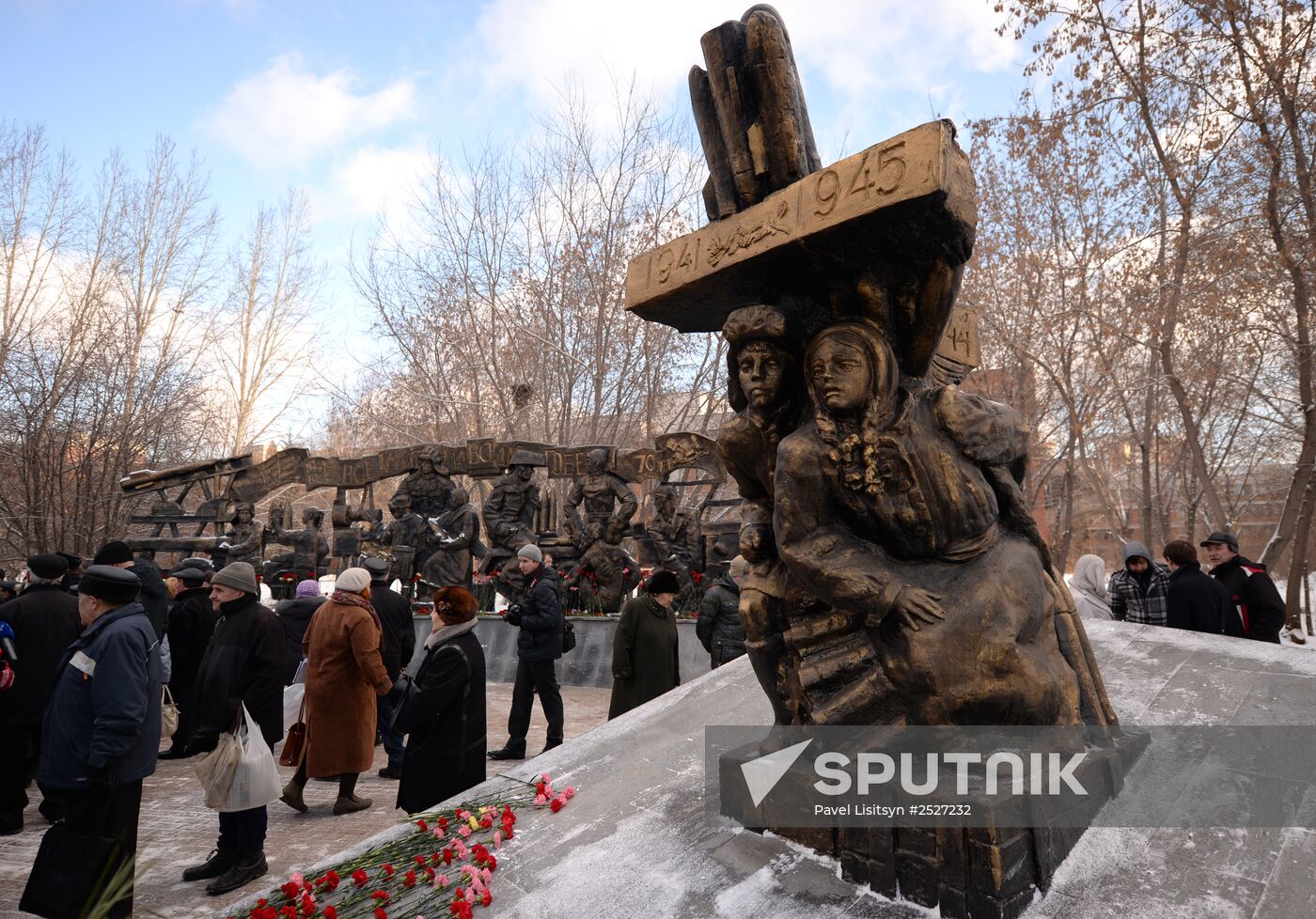 Memorial to war children working on homefront unveiled in Yekaterinburg